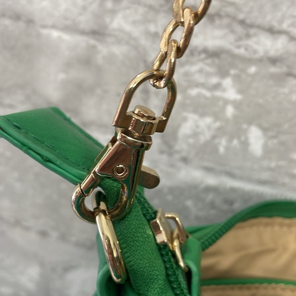 Charming Charlie Green Crossbody Bag with Chain Strap - Picture 6 of 6